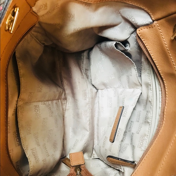 Michael Kors Jet Set Tote and matching wallet - Picture 8 of 9